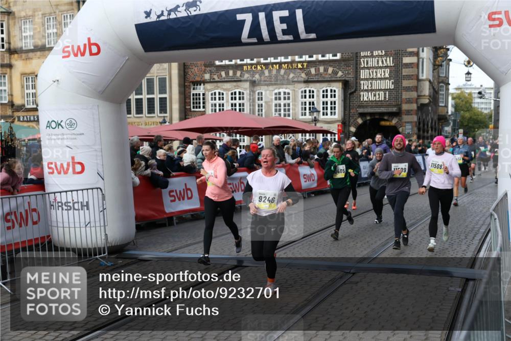 05.10.2025 - 20. swb-Marathon Bremen Yannick Fuchs http://msf.ph/oto/9232701 05.10.2025 11:03:26 Ziel 9246, 9325, 10142, 10405, 10471, 10926, 11124, 11390, 11467, 11502, 11508, 11509 meine-sportfotos.de