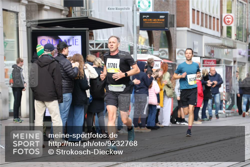 05.10.2025 - 20. swb-Marathon Bremen Strokosch-Dieckow http://msf.ph/oto/9232768 05.10.2025 10:41:26 Ziel 9253, 9884, 10104, 10155, 10691, 10880, 11581, 11701, 11710, 9253, 9884, 10104, 10155, 10691, 10880, 11581, 11701, 11710 meine-sportfotos.de