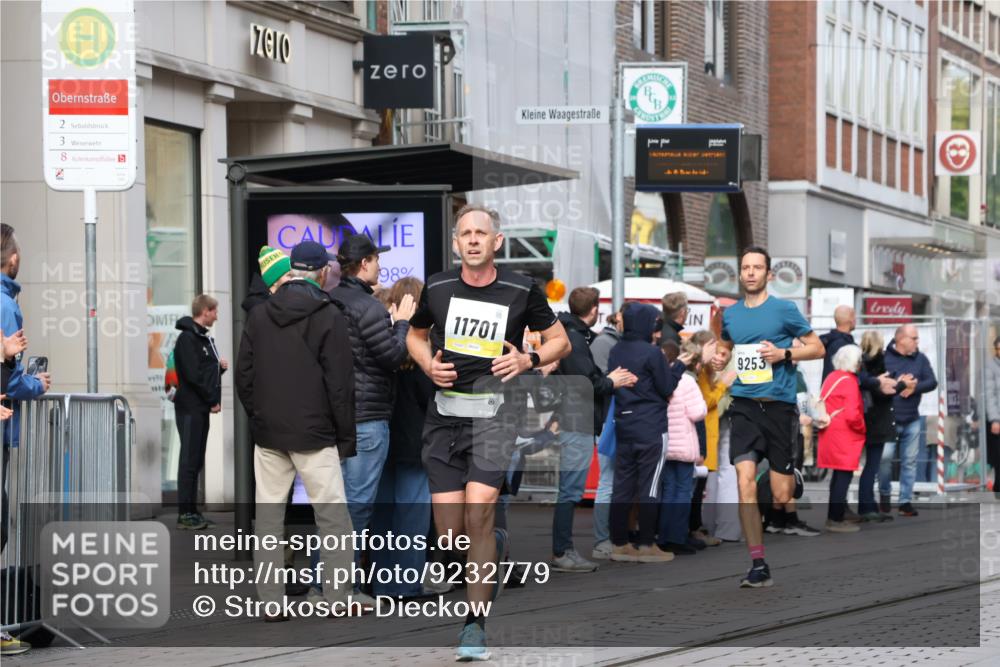 05.10.2025 - 20. swb-Marathon Bremen Strokosch-Dieckow http://msf.ph/oto/9232779 05.10.2025 10:41:26 Ziel 9253, 9884, 10104, 10155, 10691, 10880, 11581, 11701, 11710, 9253, 9884, 10104, 10155, 10691, 10880, 11581, 11701, 11710 meine-sportfotos.de