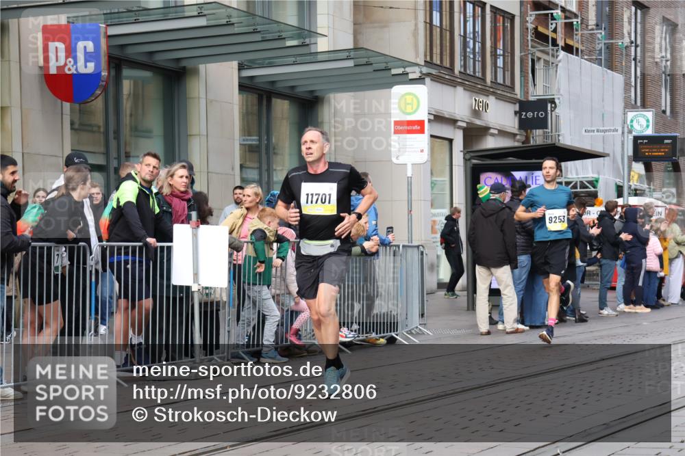 05.10.2025 - 20. swb-Marathon Bremen Strokosch-Dieckow http://msf.ph/oto/9232806 05.10.2025 10:41:28 Ziel 9253, 9884, 10104, 10155, 10691, 10880, 11581, 11701, 11710, 9253, 9884, 10104, 10155, 10691, 10880, 11581, 11701, 11710 meine-sportfotos.de