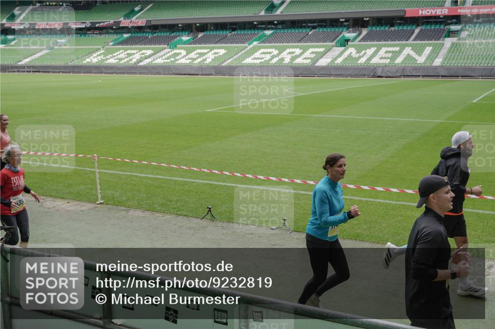 05.10.2025 - 20. swb-Marathon Bremen Michael Burmester http://msf.ph/oto/9232819 05.10.2025 10:31:09 Laufen im Stadion 7251, 9004, 9172, 9196, 9214, 9230, 9251, 9252, 9263, 9267, 9277, 9287, 9333, 9337, 9399, 9416, 9425, 9431, 9449, 9457, 9482, 9501, 9584, 9645, 9676, 9683, 9708, 9715, 9742, 9787, 9791, 9852, 9888, 9894, 9934, 9966, 9987, 10016, 10043, 10066, 10163, 10199, 10222, 10240, 10251, 10254, 10279, 10317, 10321, 10356, 10378, 10380, 10438, 10449, 10479, 10514, 10537, 10543, 10556, 10609, 10625, 10636, 10638, 10668, 10669, 10743, 7733, 9209, 9906 meine-sportfotos.de