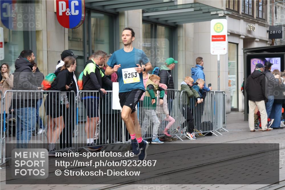 05.10.2025 - 20. swb-Marathon Bremen Strokosch-Dieckow http://msf.ph/oto/9232867 05.10.2025 10:41:30 Ziel 9253, 9884, 10104, 10155, 10691, 10880, 11581, 11701, 11710, 9253, 9884, 10104, 10155, 10691, 10880, 11581, 11701, 11710 meine-sportfotos.de