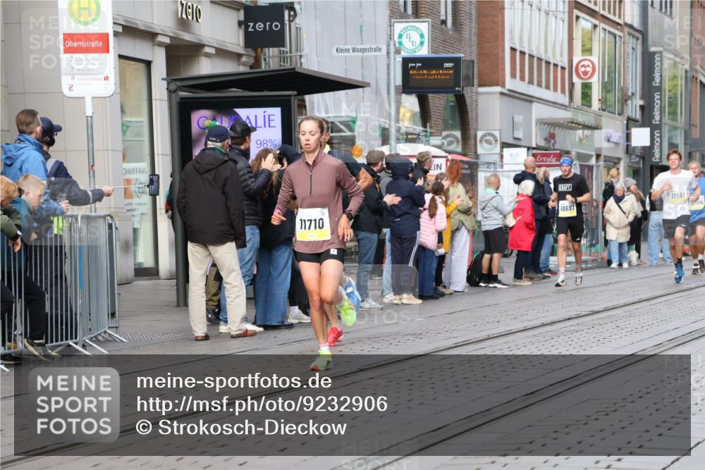 05.10.2025 - 20. swb-Marathon Bremen Strokosch-Dieckow http://msf.ph/oto/9232906 05.10.2025 10:41:36 Ziel 9253, 9504, 9849, 9884, 10104, 10155, 10691, 10880, 11581, 11710, 9253, 9504, 9849, 9884, 10104, 10155, 10691, 10880, 11581, 11710 meine-sportfotos.de