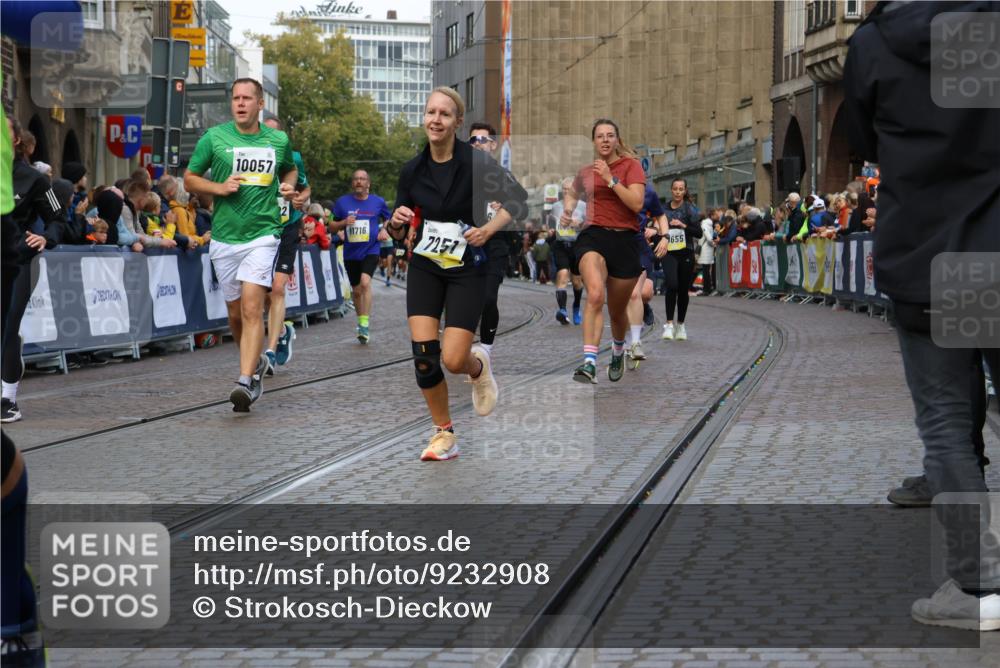 05.10.2025 - 20. swb-Marathon Bremen Strokosch-Dieckow http://msf.ph/oto/9232908 05.10.2025 10:53:22 Ziel 7193, 7251, 9263, 9539, 9717, 9868, 9957, 10057, 10302, 10317, 10335, 10369, 10468, 10655, 10934, 11174, 11175, 11545, 11616, 11716 meine-sportfotos.de