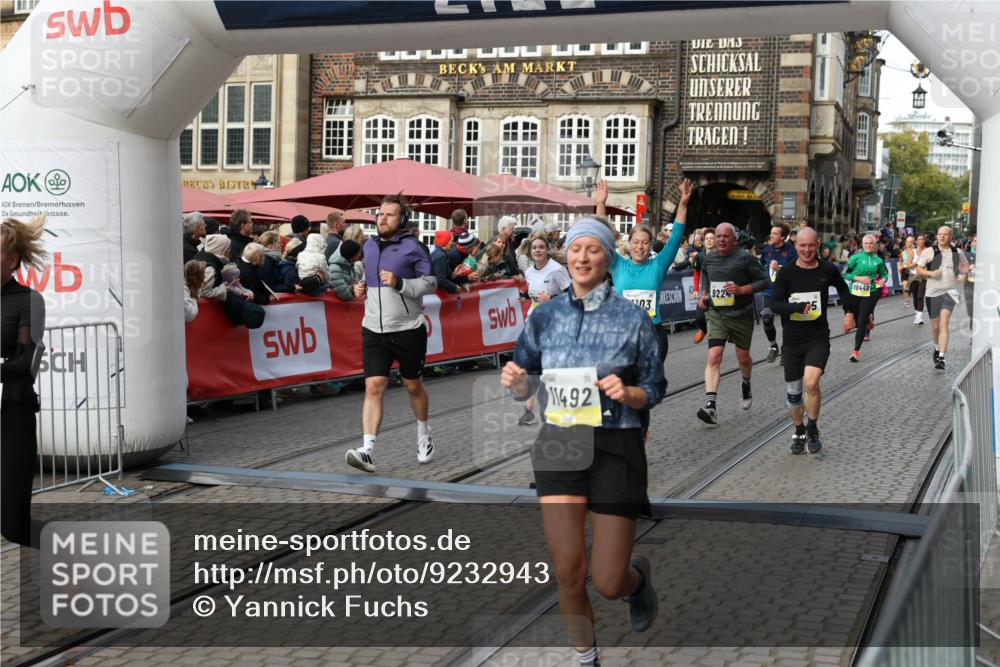 05.10.2025 - 20. swb-Marathon Bremen Yannick Fuchs http://msf.ph/oto/9232943 05.10.2025 11:03:30 Ziel 7776, 9224, 9225, 9246, 9308, 9325, 10142, 10405, 10446, 10963, 10995, 11103, 11124, 11236, 11467, 11502, 11508, 11509 meine-sportfotos.de