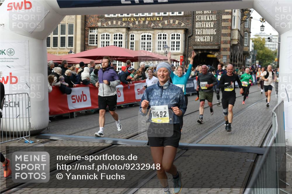 05.10.2025 - 20. swb-Marathon Bremen Yannick Fuchs http://msf.ph/oto/9232948 05.10.2025 11:03:30 Ziel 7776, 9224, 9225, 9246, 9308, 9325, 10142, 10405, 10446, 10963, 10995, 11103, 11124, 11236, 11467, 11502, 11508, 11509 meine-sportfotos.de
