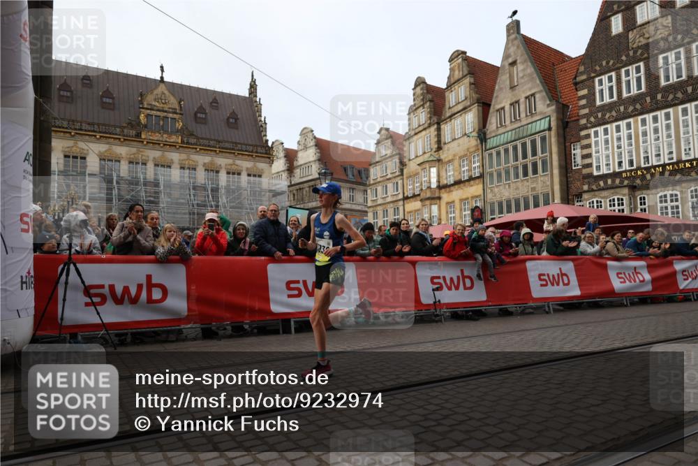 05.10.2025 - 20. swb-Marathon Bremen Yannick Fuchs http://msf.ph/oto/9232974 05.10.2025 10:32:44 Ziel 9280, 11730 meine-sportfotos.de
