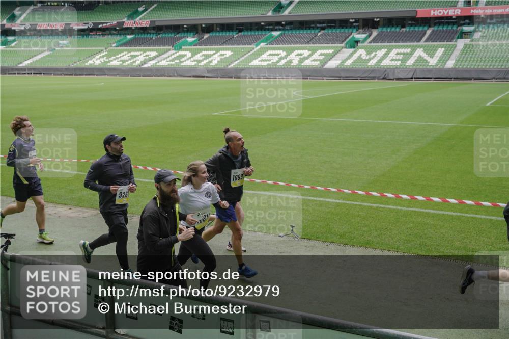 05.10.2025 - 20. swb-Marathon Bremen Michael Burmester http://msf.ph/oto/9232979 05.10.2025 10:31:12 Laufen im Stadion 7251, 9004, 9172, 9196, 9214, 9230, 9251, 9252, 9263, 9267, 9277, 9287, 9333, 9337, 9399, 9416, 9425, 9431, 9449, 9457, 9482, 9501, 9506, 9584, 9645, 9676, 9683, 9708, 9715, 9742, 9787, 9791, 9852, 9888, 9894, 9934, 9987, 10016, 10066, 10163, 10199, 10222, 10240, 10251, 10254, 10279, 10317, 10321, 10356, 10378, 10380, 10438, 10449, 10479, 10514, 10537, 10543, 10556, 10609, 10625, 10636, 10638, 10655, 10668, 10669, 10698, 10743, 7733, 9209, 9251, 9906 meine-sportfotos.de