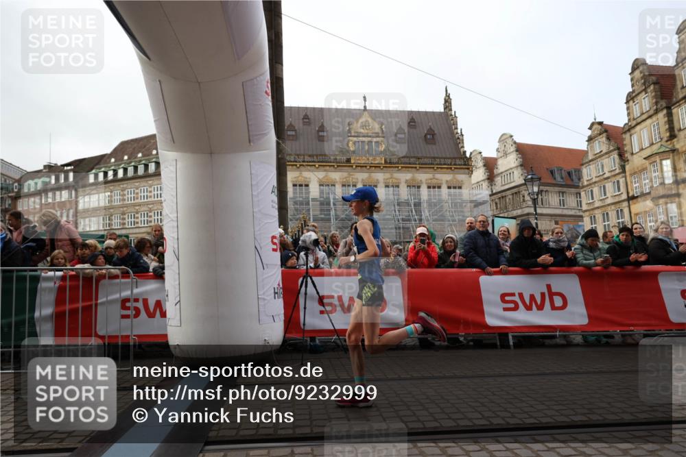 05.10.2025 - 20. swb-Marathon Bremen Yannick Fuchs http://msf.ph/oto/9232999 05.10.2025 10:32:44 Ziel 9280, 11730 meine-sportfotos.de