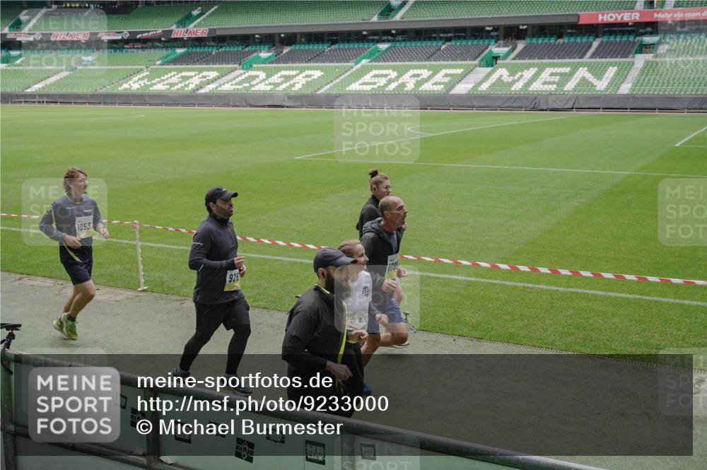 05.10.2025 - 20. swb-Marathon Bremen Michael Burmester http://msf.ph/oto/9233000 05.10.2025 10:31:13 Laufen im Stadion 7251, 9004, 9172, 9196, 9214, 9230, 9252, 9263, 9267, 9277, 9287, 9333, 9337, 9399, 9416, 9425, 9431, 9449, 9457, 9482, 9501, 9506, 9584, 9645, 9676, 9683, 9708, 9715, 9742, 9787, 9791, 9852, 9894, 9934, 9987, 10016, 10066, 10163, 10199, 10222, 10240, 10251, 10254, 10279, 10317, 10321, 10356, 10378, 10380, 10438, 10449, 10479, 10514, 10537, 10543, 10556, 10609, 10625, 10636, 10638, 10655, 10668, 10669, 10698, 10743, 7733, 9209, 9251, 9906 meine-sportfotos.de