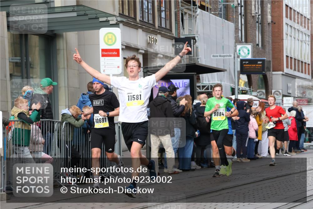 05.10.2025 - 20. swb-Marathon Bremen Strokosch-Dieckow http://msf.ph/oto/9233002 05.10.2025 10:41:41 Ziel 8187, 9364, 9504, 9849, 9884, 10104, 10155, 10691, 10838, 10880, 11581, 11710, 8187, 9364, 9504, 9849, 9884, 10104, 10155, 10691, 10838, 10880, 11581, 11710 meine-sportfotos.de