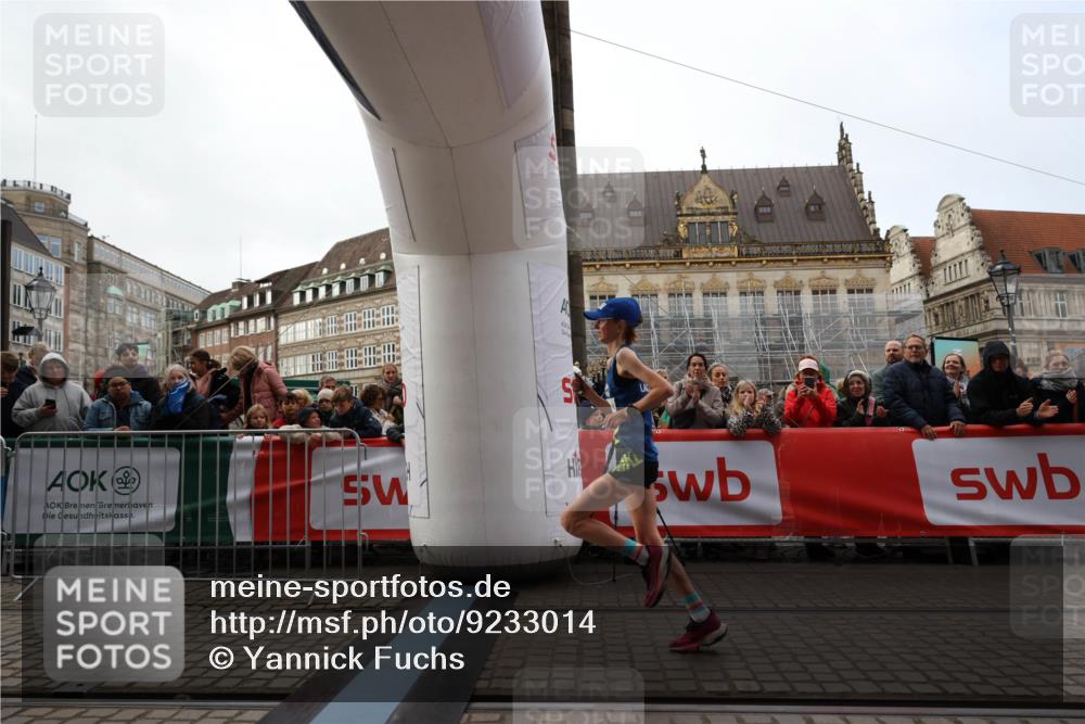 05.10.2025 - 20. swb-Marathon Bremen Yannick Fuchs http://msf.ph/oto/9233014 05.10.2025 10:32:44 Ziel 9280, 11730 meine-sportfotos.de