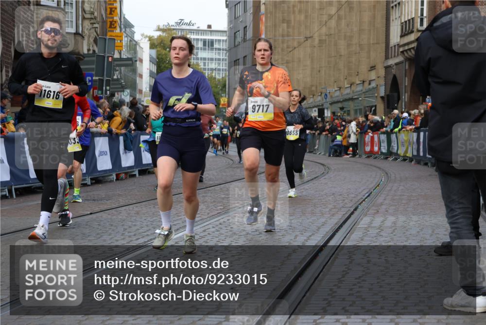 05.10.2025 - 20. swb-Marathon Bremen Strokosch-Dieckow http://msf.ph/oto/9233015 05.10.2025 10:53:25 Ziel 7193, 7251, 9263, 9717, 9868, 9957, 10057, 10302, 10335, 10369, 10468, 10655, 10934, 11174, 11545, 11616, 11716 meine-sportfotos.de