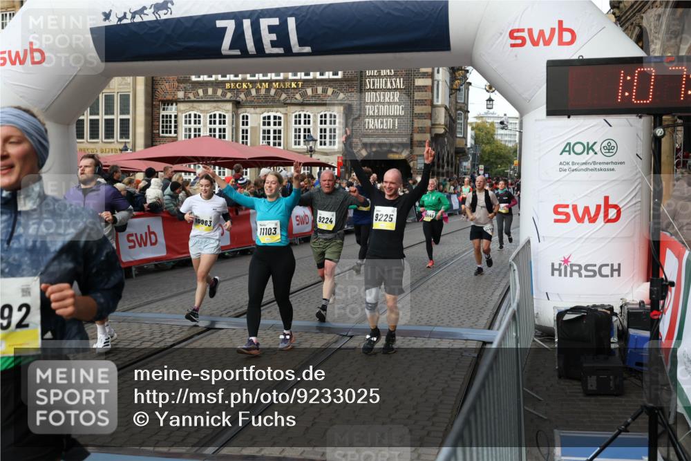 05.10.2025 - 20. swb-Marathon Bremen Yannick Fuchs http://msf.ph/oto/9233025 05.10.2025 11:03:31 Ziel 7776, 9224, 9225, 9246, 9308, 10142, 10405, 10446, 10963, 10995, 11103, 11124, 11150, 11236, 11467, 11502, 11508, 11509 meine-sportfotos.de