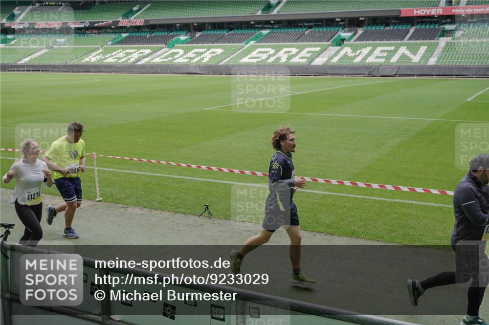 05.10.2025 - 20. swb-Marathon Bremen Michael Burmester http://msf.ph/oto/9233029 05.10.2025 10:31:14 Laufen im Stadion 7251, 9004, 9172, 9196, 9214, 9230, 9252, 9263, 9267, 9277, 9287, 9333, 9337, 9399, 9416, 9425, 9431, 9449, 9457, 9482, 9501, 9506, 9584, 9645, 9676, 9683, 9708, 9715, 9742, 9787, 9791, 9852, 9894, 9934, 9987, 10016, 10066, 10163, 10199, 10222, 10240, 10251, 10254, 10279, 10317, 10321, 10356, 10378, 10380, 10438, 10449, 10479, 10514, 10537, 10543, 10556, 10609, 10625, 10636, 10638, 10655, 10668, 10669, 10698, 10743, 7733, 9209, 9251, 9906 meine-sportfotos.de