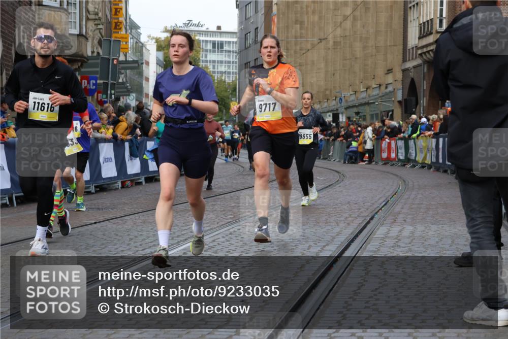05.10.2025 - 20. swb-Marathon Bremen Strokosch-Dieckow http://msf.ph/oto/9233035 05.10.2025 10:53:25 Ziel 7193, 7251, 9263, 9717, 9868, 9957, 10057, 10302, 10335, 10369, 10468, 10655, 10934, 11174, 11545, 11616, 11716 meine-sportfotos.de