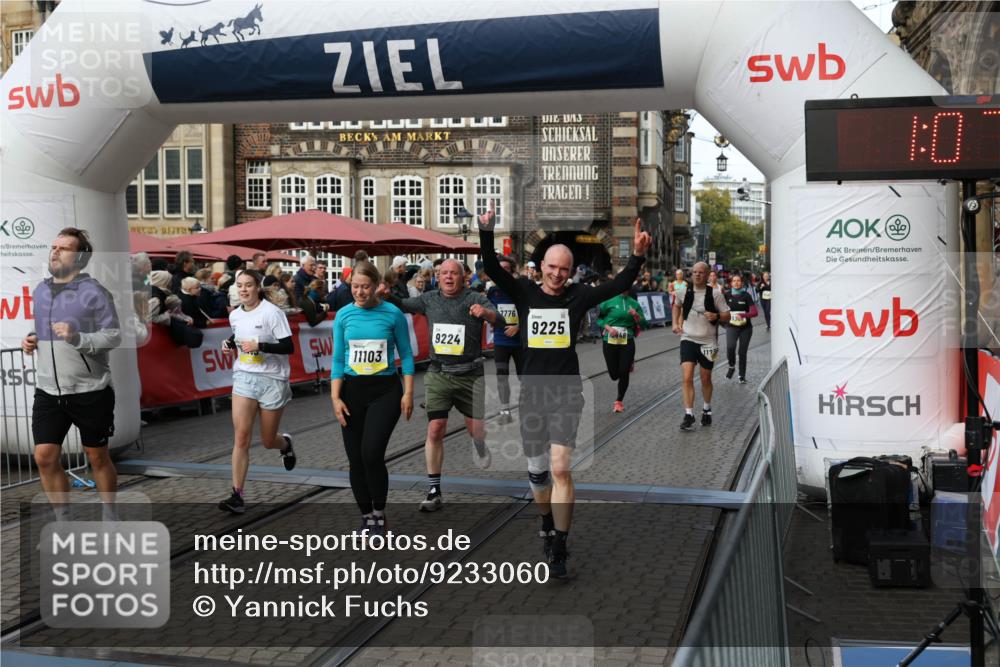 05.10.2025 - 20. swb-Marathon Bremen Yannick Fuchs http://msf.ph/oto/9233060 05.10.2025 11:03:31 Ziel 7776, 9224, 9225, 9246, 9308, 10142, 10405, 10446, 10963, 10995, 11103, 11124, 11150, 11236, 11467, 11502, 11508, 11509 meine-sportfotos.de