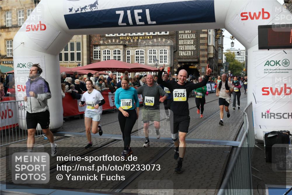 05.10.2025 - 20. swb-Marathon Bremen Yannick Fuchs http://msf.ph/oto/9233073 05.10.2025 11:03:31 Ziel 7776, 9224, 9225, 9246, 9308, 10142, 10405, 10446, 10963, 10995, 11103, 11124, 11150, 11236, 11467, 11502, 11508, 11509 meine-sportfotos.de