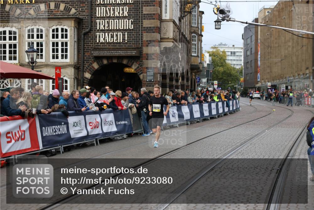 05.10.2025 - 20. swb-Marathon Bremen Yannick Fuchs http://msf.ph/oto/9233080 05.10.2025 10:32:51 Ziel 9996, 11730 meine-sportfotos.de