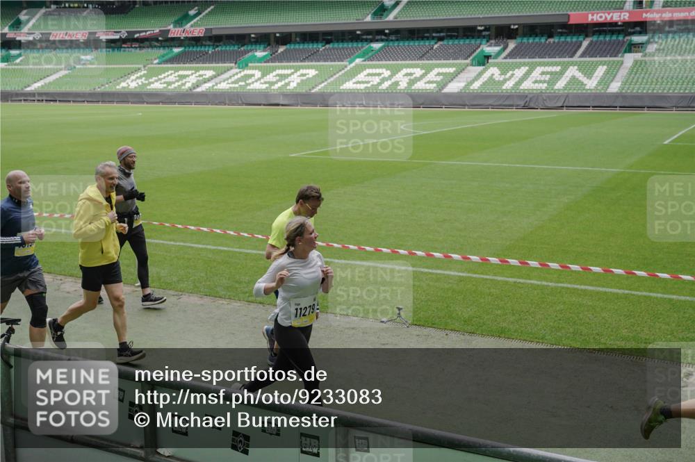 05.10.2025 - 20. swb-Marathon Bremen Michael Burmester http://msf.ph/oto/9233083 05.10.2025 10:31:15 Laufen im Stadion 7251, 9004, 9172, 9196, 9214, 9230, 9252, 9263, 9267, 9277, 9287, 9333, 9337, 9399, 9416, 9425, 9431, 9449, 9457, 9482, 9501, 9506, 9584, 9645, 9676, 9683, 9708, 9715, 9742, 9787, 9791, 9852, 9894, 9903, 9934, 9987, 10016, 10066, 10163, 10199, 10222, 10240, 10251, 10279, 10317, 10321, 10356, 10378, 10380, 10438, 10449, 10479, 10514, 10537, 10543, 10556, 10609, 10625, 10636, 10638, 10655, 10668, 10669, 10698, 10743, 7733, 9209, 9251, 9906 meine-sportfotos.de