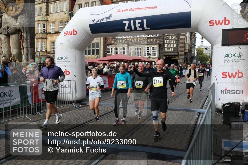 05.10.2025 - 20. swb-Marathon Bremen Yannick Fuchs http://msf.ph/oto/9233090 05.10.2025 11:03:32 Ziel 7776, 9224, 9225, 9246, 9308, 10142, 10405, 10446, 10963, 10995, 11103, 11124, 11150, 11236, 11467, 11502, 11508, 11509 meine-sportfotos.de
