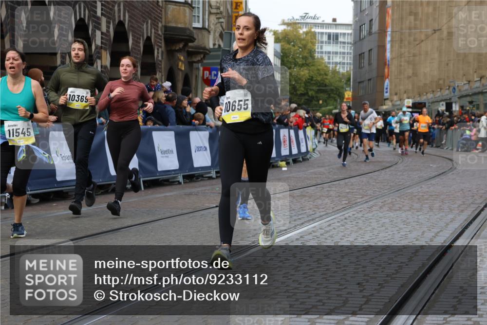 05.10.2025 - 20. swb-Marathon Bremen Strokosch-Dieckow http://msf.ph/oto/9233112 05.10.2025 10:53:29 Ziel 9238, 9461, 9464, 9569, 9957, 10302, 10310, 10335, 10369, 10468, 10655, 10934, 11246, 11545, 11616, 11716 meine-sportfotos.de