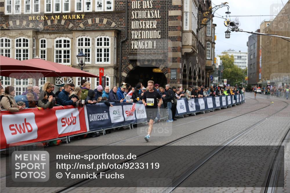 05.10.2025 - 20. swb-Marathon Bremen Yannick Fuchs http://msf.ph/oto/9233119 05.10.2025 10:32:52 Ziel 9996 meine-sportfotos.de