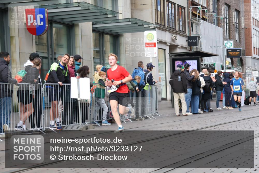 05.10.2025 - 20. swb-Marathon Bremen Strokosch-Dieckow http://msf.ph/oto/9233127 05.10.2025 10:41:45 Ziel 8187, 9364, 9504, 9849, 9884, 10104, 10155, 10691, 10838, 11217, 11422, 11581, 11710, 8187, 9364, 9504, 9849, 9884, 10104, 10155, 10691, 10838, 11217, 11422, 11581, 11710 meine-sportfotos.de
