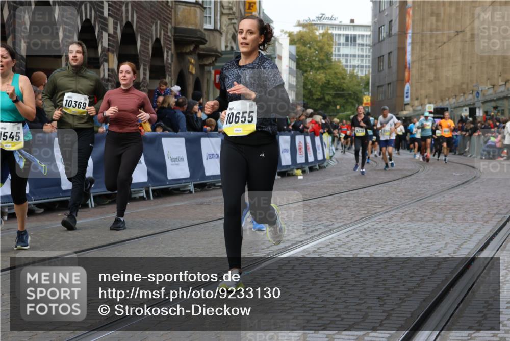 05.10.2025 - 20. swb-Marathon Bremen Strokosch-Dieckow http://msf.ph/oto/9233130 05.10.2025 10:53:29 Ziel 9238, 9461, 9464, 9569, 9957, 10302, 10310, 10335, 10369, 10468, 10655, 10934, 11246, 11545, 11616, 11716 meine-sportfotos.de