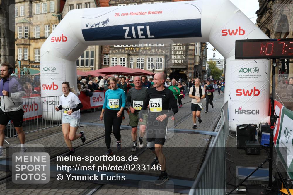 05.10.2025 - 20. swb-Marathon Bremen Yannick Fuchs http://msf.ph/oto/9233146 05.10.2025 11:03:32 Ziel 7776, 9224, 9225, 9246, 9308, 10142, 10405, 10446, 10963, 10995, 11103, 11124, 11150, 11236, 11467, 11502, 11508, 11509 meine-sportfotos.de