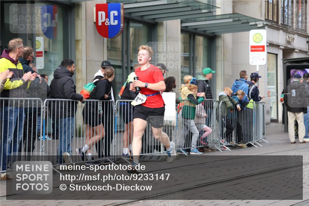 05.10.2025 - 20. swb-Marathon Bremen Strokosch-Dieckow http://msf.ph/oto/9233147 05.10.2025 10:41:45 Ziel 8187, 9364, 9504, 9849, 9884, 10104, 10155, 10691, 10838, 11217, 11422, 11581, 11710, 8187, 9364, 9504, 9849, 9884, 10104, 10155, 10691, 10838, 11217, 11422, 11581, 11710 meine-sportfotos.de