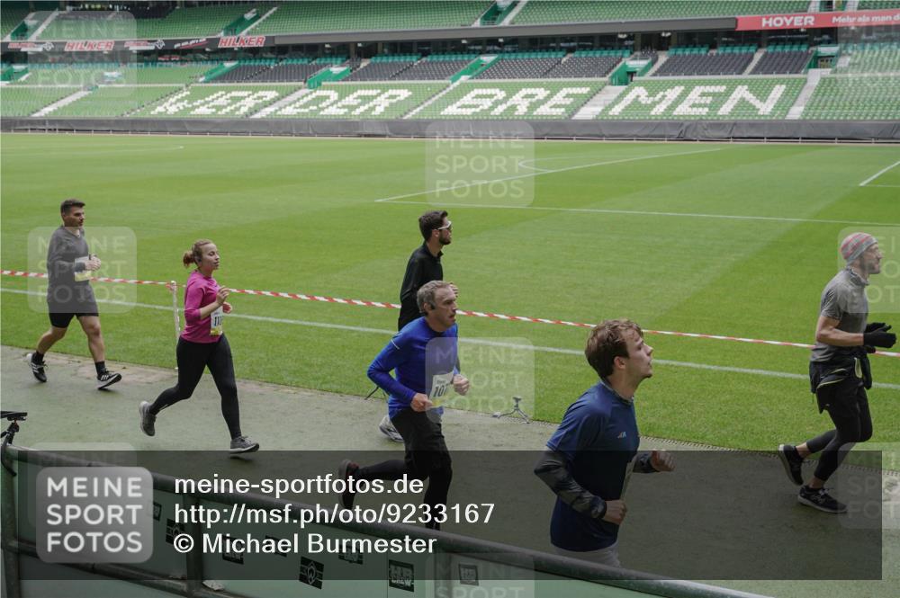 05.10.2025 - 20. swb-Marathon Bremen Michael Burmester http://msf.ph/oto/9233167 05.10.2025 10:31:17 Laufen im Stadion 7251, 9004, 9172, 9196, 9214, 9230, 9252, 9263, 9267, 9277, 9287, 9333, 9337, 9399, 9416, 9425, 9431, 9449, 9457, 9501, 9506, 9584, 9645, 9676, 9683, 9708, 9715, 9742, 9787, 9791, 9852, 9894, 9903, 9934, 10014, 10016, 10066, 10163, 10199, 10222, 10240, 10251, 10279, 10317, 10321, 10356, 10378, 10380, 10438, 10449, 10479, 10514, 10537, 10543, 10556, 10609, 10625, 10636, 10638, 10655, 10668, 10669, 10698, 10743, 7733, 9209, 9251, 9906 meine-sportfotos.de