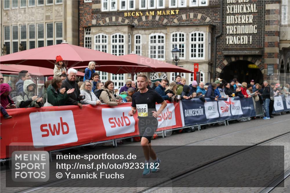 05.10.2025 - 20. swb-Marathon Bremen Yannick Fuchs http://msf.ph/oto/9233182 05.10.2025 10:32:53 Ziel 9996 meine-sportfotos.de