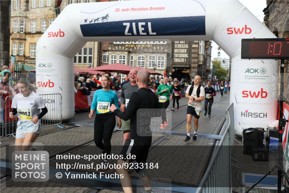05.10.2025 - 20. swb-Marathon Bremen Yannick Fuchs http://msf.ph/oto/9233184 05.10.2025 11:03:33 Ziel 7776, 9224, 9225, 9308, 10405, 10446, 10963, 10995, 11103, 11124, 11150, 11236, 11467, 11502, 11508, 11509 meine-sportfotos.de