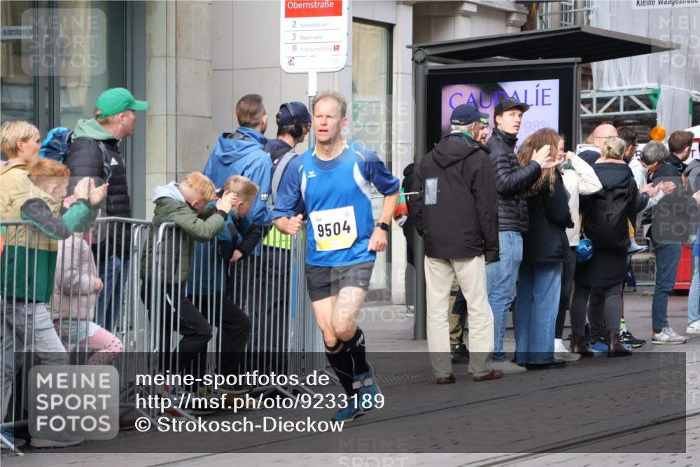 05.10.2025 - 20. swb-Marathon Bremen Strokosch-Dieckow http://msf.ph/oto/9233189 05.10.2025 10:41:48 Ziel 8187, 9364, 9504, 9700, 9849, 10104, 10155, 10691, 10838, 11217, 11422, 8187, 9364, 9504, 9700, 9849, 10104, 10155, 10691, 10838, 11217, 11422 meine-sportfotos.de