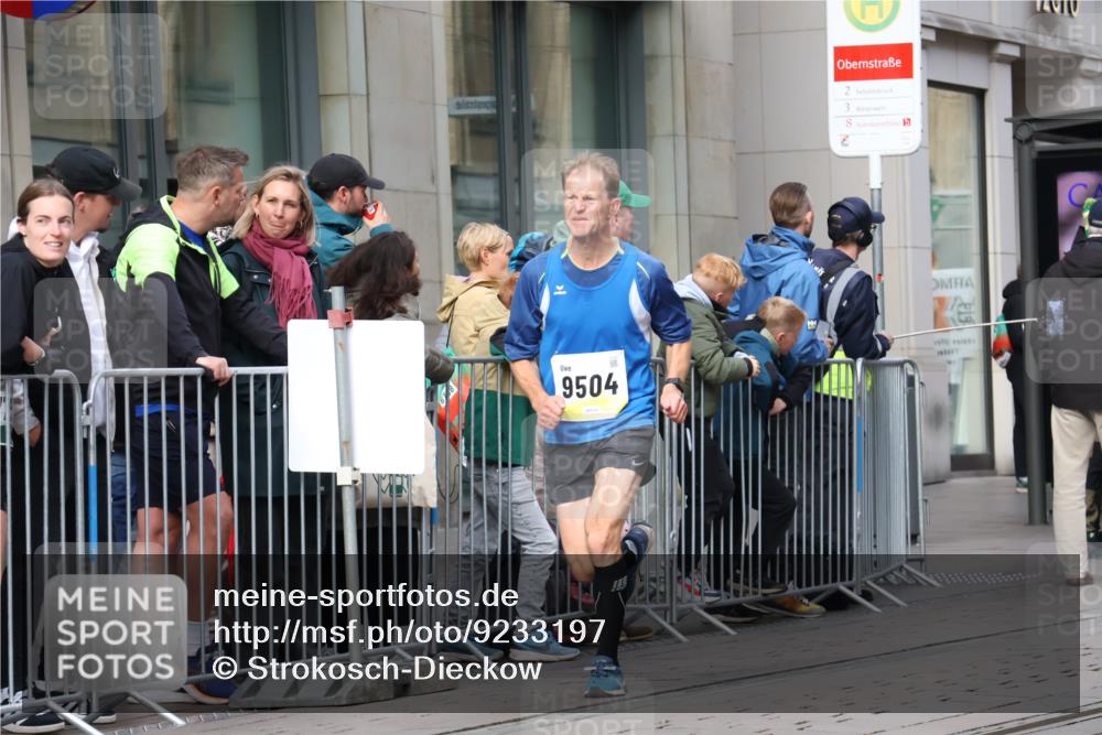 05.10.2025 - 20. swb-Marathon Bremen Strokosch-Dieckow http://msf.ph/oto/9233197 05.10.2025 10:41:49 Ziel 8187, 9364, 9504, 9700, 9849, 10104, 10155, 10691, 10838, 11217, 11422, 8187, 9364, 9504, 9700, 9849, 10104, 10155, 10691, 10838, 11217, 11422 meine-sportfotos.de