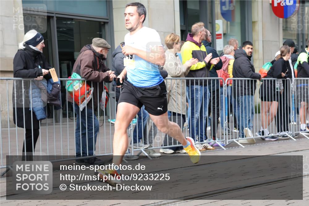 05.10.2025 - 20. swb-Marathon Bremen Strokosch-Dieckow http://msf.ph/oto/9233225 05.10.2025 10:41:52 Ziel 8187, 9364, 9504, 9700, 9775, 9849, 10375, 10838, 11217, 11230, 11422, 8187, 9364, 9504, 9700, 9775, 9849, 10375, 10838, 11217, 11230, 11422 meine-sportfotos.de