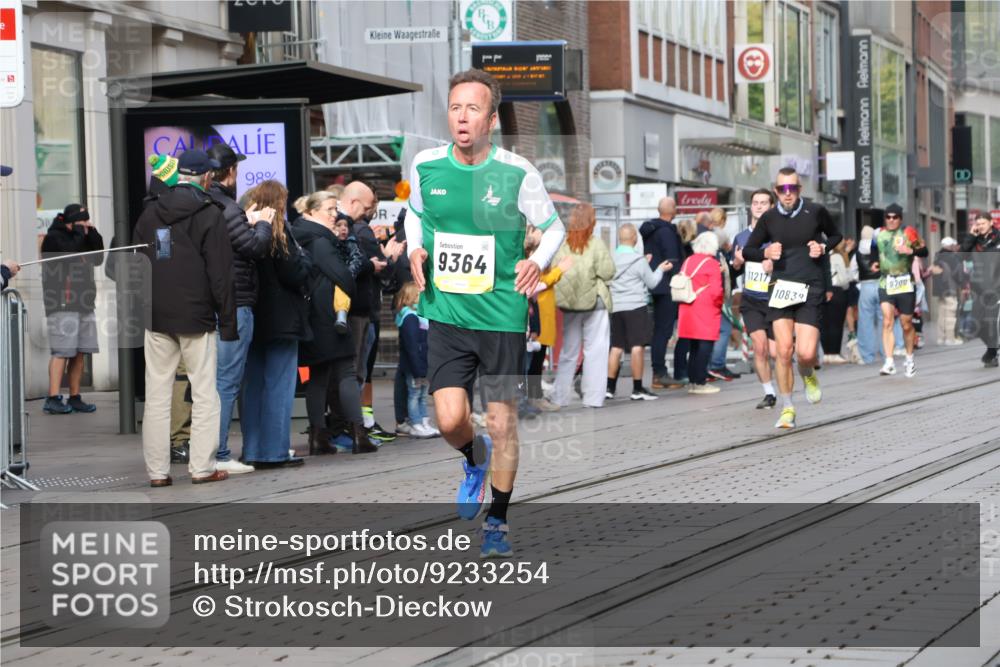 05.10.2025 - 20. swb-Marathon Bremen Strokosch-Dieckow http://msf.ph/oto/9233254 05.10.2025 10:41:56 Ziel 8187, 9364, 9504, 9700, 9775, 9849, 10208, 10375, 10838, 11217, 11230, 11422, 8187, 9364, 9504, 9700, 9775, 9849, 10208, 10375, 10838, 11217, 11230, 11422 meine-sportfotos.de