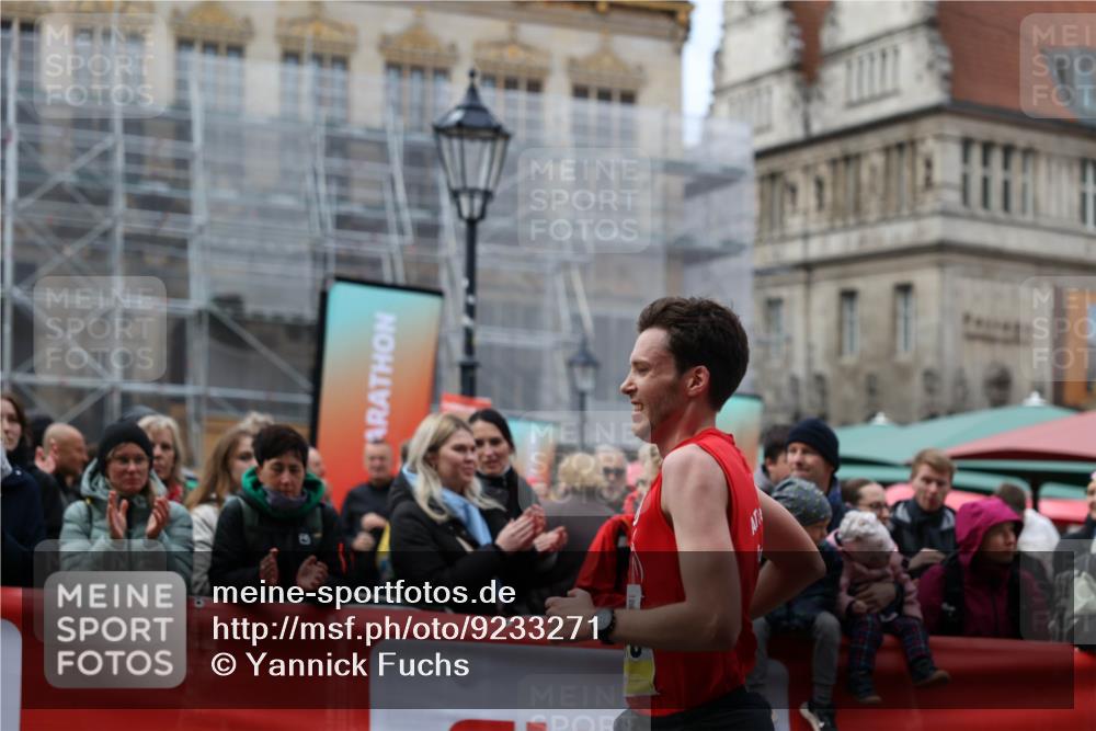 05.10.2025 - 20. swb-Marathon Bremen Yannick Fuchs http://msf.ph/oto/9233271 05.10.2025 10:33:48 Ziel 11130 meine-sportfotos.de