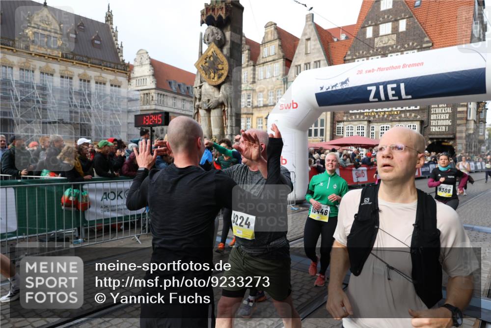05.10.2025 - 20. swb-Marathon Bremen Yannick Fuchs http://msf.ph/oto/9233273 05.10.2025 11:03:34 Ziel 7776, 9224, 9225, 9308, 9498, 9850, 10446, 10963, 10995, 11103, 11124, 11150, 11236, 11467, 11502 meine-sportfotos.de