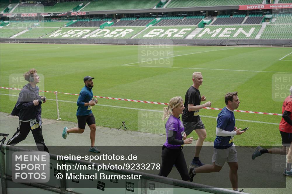 05.10.2025 - 20. swb-Marathon Bremen Michael Burmester http://msf.ph/oto/9233278 05.10.2025 10:31:20 Laufen im Stadion 7251, 9004, 9172, 9196, 9214, 9230, 9252, 9263, 9267, 9277, 9287, 9333, 9337, 9399, 9416, 9425, 9431, 9449, 9457, 9506, 9584, 9645, 9676, 9683, 9708, 9715, 9742, 9787, 9791, 9852, 9894, 9903, 9934, 10014, 10016, 10020, 10066, 10163, 10199, 10222, 10240, 10251, 10279, 10317, 10321, 10356, 10378, 10380, 10438, 10449, 10479, 10514, 10537, 10543, 10556, 10609, 10636, 10638, 10655, 10668, 10669, 10698, 10719, 10743, 7733, 9209, 9230, 9251, 9906 meine-sportfotos.de