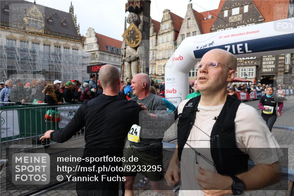 05.10.2025 - 20. swb-Marathon Bremen Yannick Fuchs http://msf.ph/oto/9233295 05.10.2025 11:03:35 Ziel 7776, 9224, 9225, 9308, 9498, 9850, 10446, 10963, 10995, 11103, 11124, 11150, 11236, 11502 meine-sportfotos.de