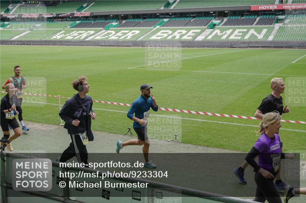 05.10.2025 - 20. swb-Marathon Bremen Michael Burmester http://msf.ph/oto/9233304 05.10.2025 10:31:20 Laufen im Stadion 7251, 9004, 9172, 9196, 9214, 9230, 9252, 9263, 9267, 9277, 9287, 9333, 9337, 9399, 9416, 9425, 9431, 9449, 9457, 9506, 9584, 9645, 9676, 9683, 9708, 9715, 9742, 9787, 9791, 9852, 9894, 9903, 9934, 10014, 10016, 10020, 10066, 10163, 10199, 10222, 10240, 10251, 10279, 10317, 10321, 10356, 10378, 10380, 10438, 10449, 10479, 10514, 10537, 10543, 10556, 10609, 10636, 10638, 10655, 10668, 10669, 10698, 10719, 10743, 7733, 9209, 9230, 9251, 9906 meine-sportfotos.de