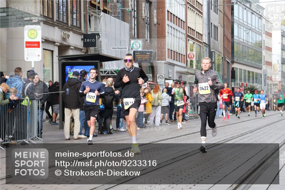 05.10.2025 - 20. swb-Marathon Bremen Strokosch-Dieckow http://msf.ph/oto/9233316 05.10.2025 10:42:00 Ziel 8187, 9364, 9504, 9700, 9775, 10208, 10375, 10838, 11217, 11230, 11422, 11725, 8187, 9364, 9504, 9700, 9775, 10208, 10375, 10838, 11217, 11230, 11422, 11725 meine-sportfotos.de
