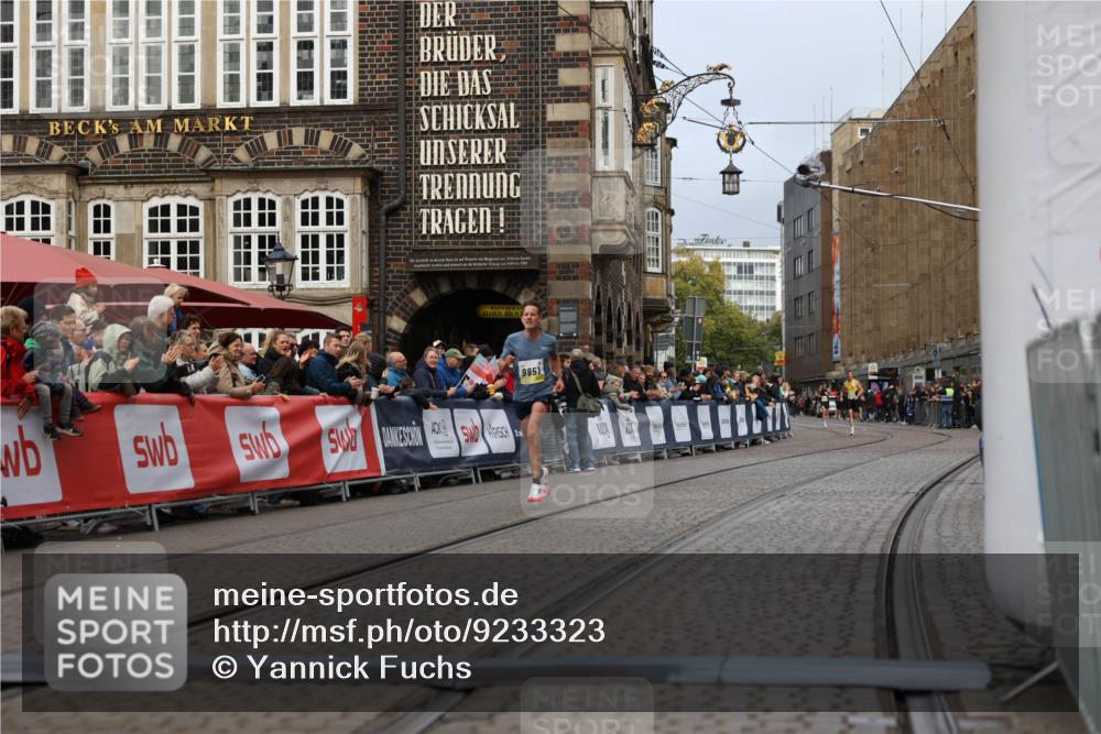 05.10.2025 - 20. swb-Marathon Bremen Yannick Fuchs http://msf.ph/oto/9233323 05.10.2025 10:34:28 Ziel 9851 meine-sportfotos.de