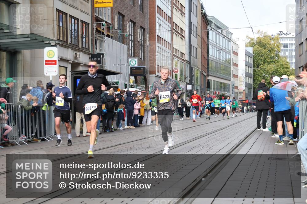 05.10.2025 - 20. swb-Marathon Bremen Strokosch-Dieckow http://msf.ph/oto/9233335 05.10.2025 10:42:00 Ziel 8187, 9364, 9504, 9700, 9775, 10208, 10375, 10838, 11217, 11230, 11422, 11725, 8187, 9364, 9504, 9700, 9775, 10208, 10375, 10838, 11217, 11230, 11422, 11725 meine-sportfotos.de