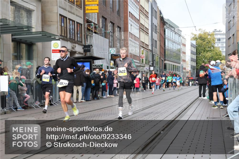 05.10.2025 - 20. swb-Marathon Bremen Strokosch-Dieckow http://msf.ph/oto/9233346 05.10.2025 10:42:01 Ziel 8187, 9364, 9504, 9700, 9775, 10208, 10375, 10838, 11217, 11230, 11422, 11725, 8187, 9364, 9504, 9700, 9775, 10208, 10375, 10838, 11217, 11230, 11422, 11725 meine-sportfotos.de