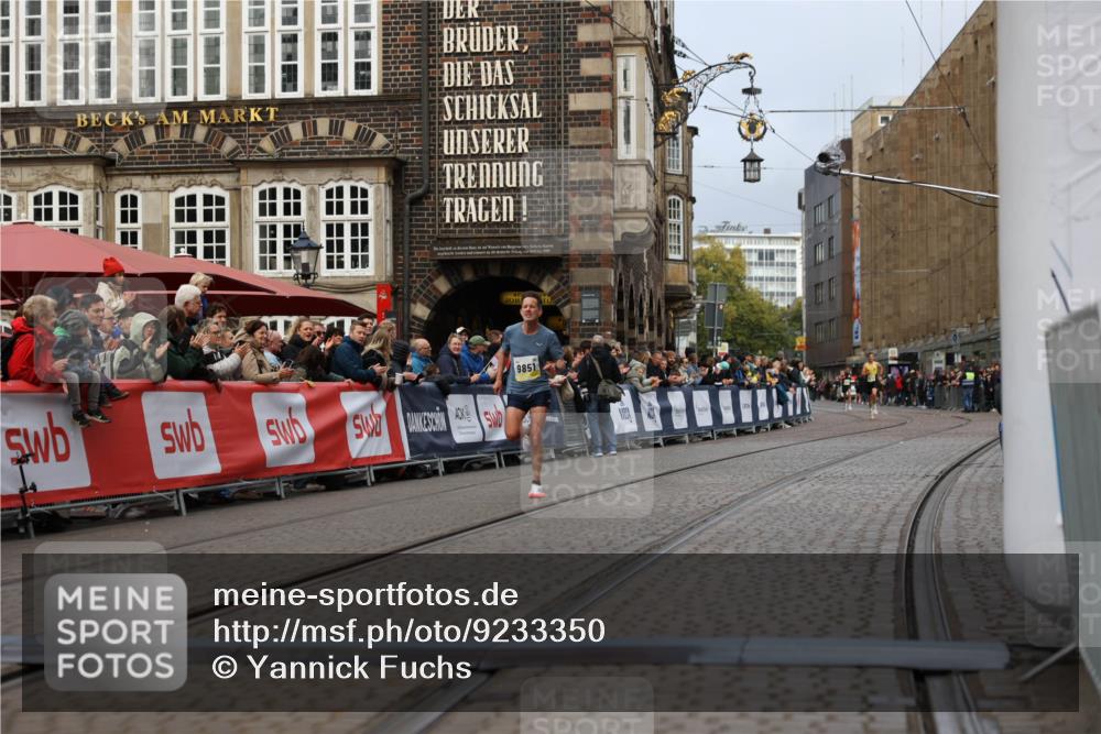 05.10.2025 - 20. swb-Marathon Bremen Yannick Fuchs http://msf.ph/oto/9233350 05.10.2025 10:34:28 Ziel 9851 meine-sportfotos.de