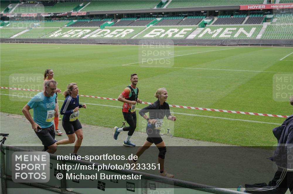 05.10.2025 - 20. swb-Marathon Bremen Michael Burmester http://msf.ph/oto/9233351 05.10.2025 10:31:22 Laufen im Stadion 7251, 9004, 9172, 9196, 9214, 9252, 9256, 9263, 9267, 9277, 9287, 9333, 9337, 9399, 9416, 9425, 9431, 9449, 9457, 9506, 9581, 9584, 9645, 9676, 9683, 9708, 9715, 9742, 9787, 9791, 9852, 9894, 9903, 9934, 10014, 10016, 10020, 10029, 10066, 10163, 10199, 10222, 10240, 10251, 10279, 10317, 10321, 10335, 10356, 10378, 10380, 10438, 10449, 10479, 10514, 10537, 10543, 10556, 10609, 10636, 10638, 10655, 10668, 10669, 10698, 10719, 10743, 7733, 9209, 9230, 9251, 9906 meine-sportfotos.de