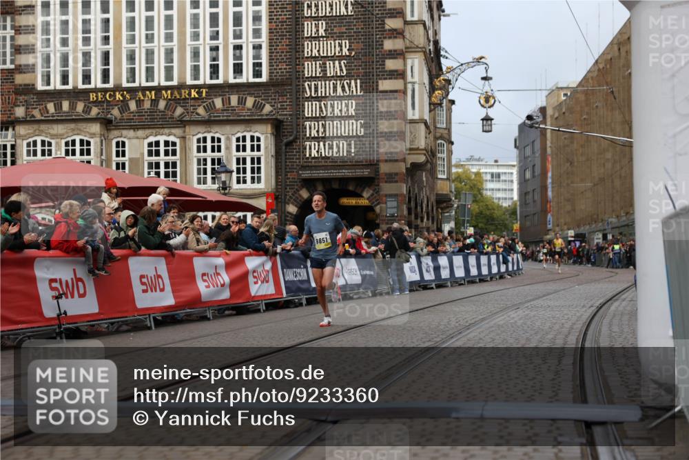05.10.2025 - 20. swb-Marathon Bremen Yannick Fuchs http://msf.ph/oto/9233360 05.10.2025 10:34:28 Ziel 9851 meine-sportfotos.de